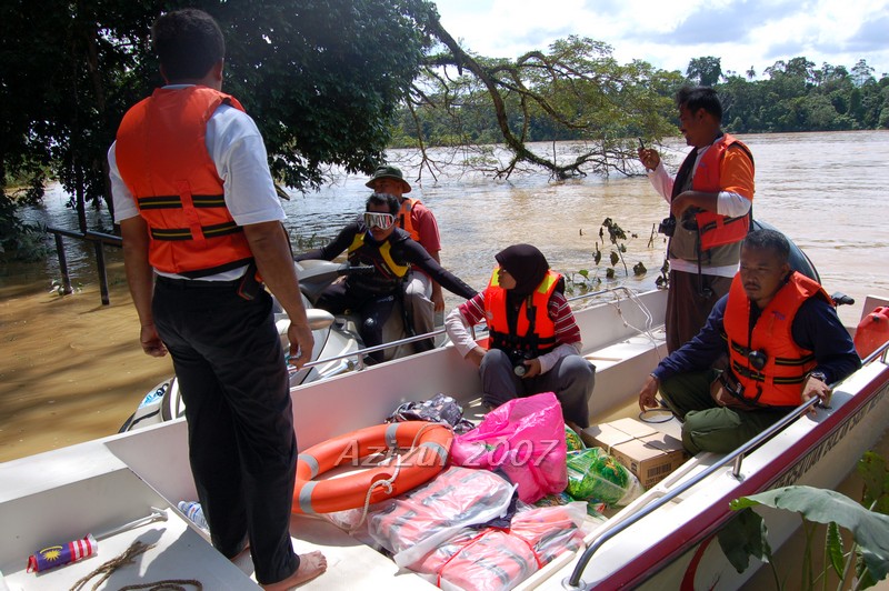 Banjir Pahang Dec 07 - food distribution